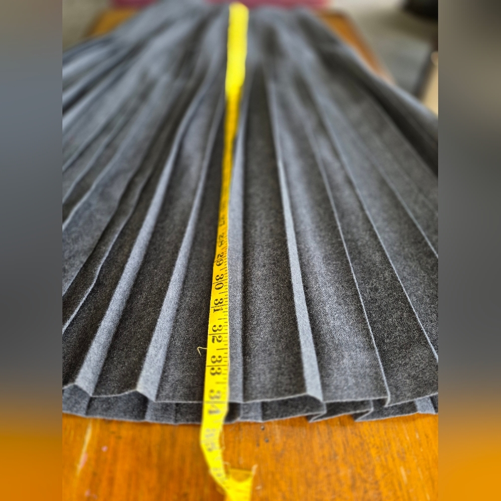 Chic Charcoal Pleated Skirt 100% PURE WOOL - Picture 5 of 7